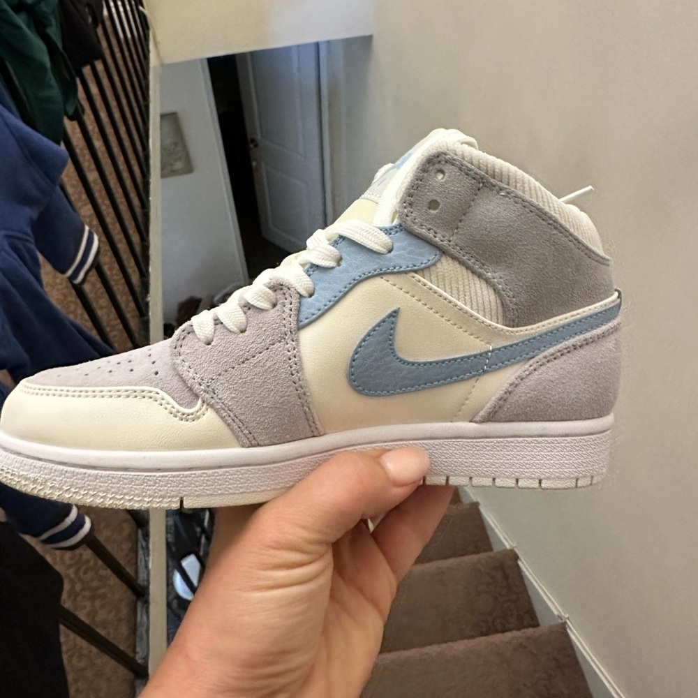 Air Jordan 1 Mid SE ‘Sail Light Blue’ size W 6 - Picture 4 of 4